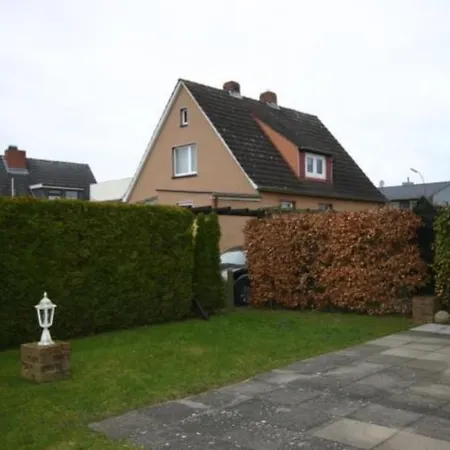 Haakestrasse 1j *